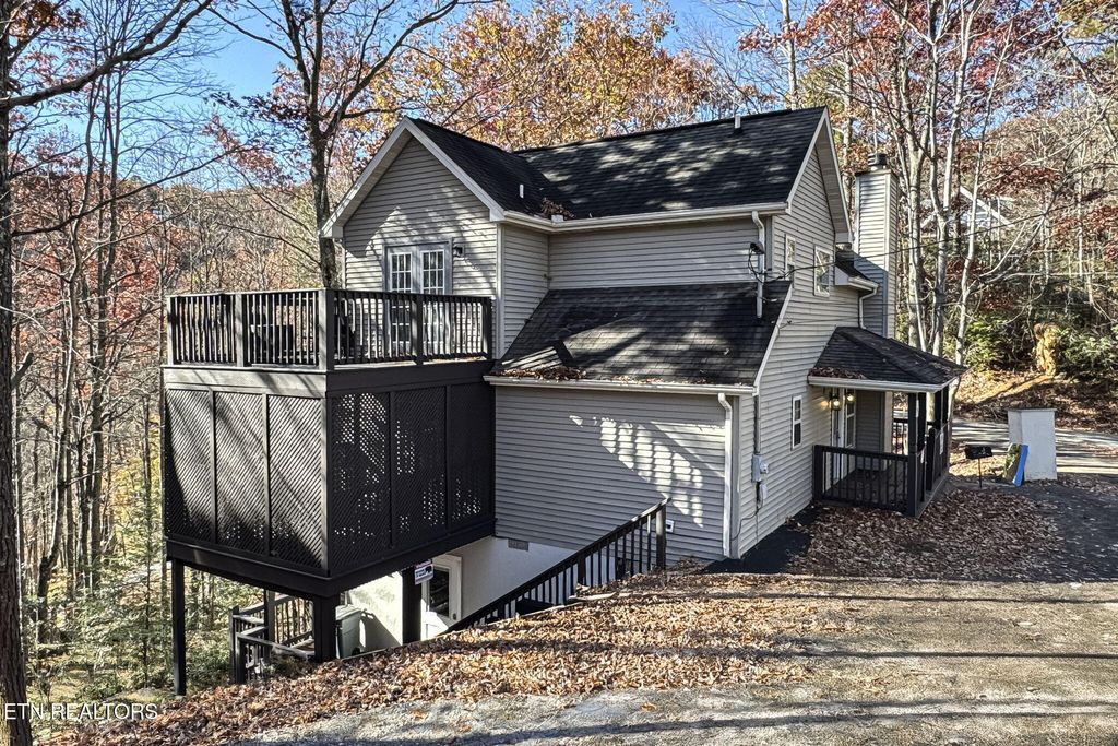 Photo of 802 Crystal Branch Way, Gatlinburg, TN 37738 (MLS # 1322234)