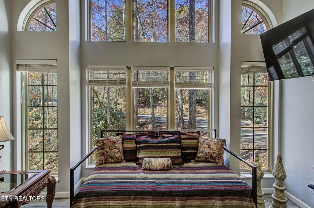 Photo of 802 Crystal Branch Way, Gatlinburg, TN 37738 (MLS # 1322234)