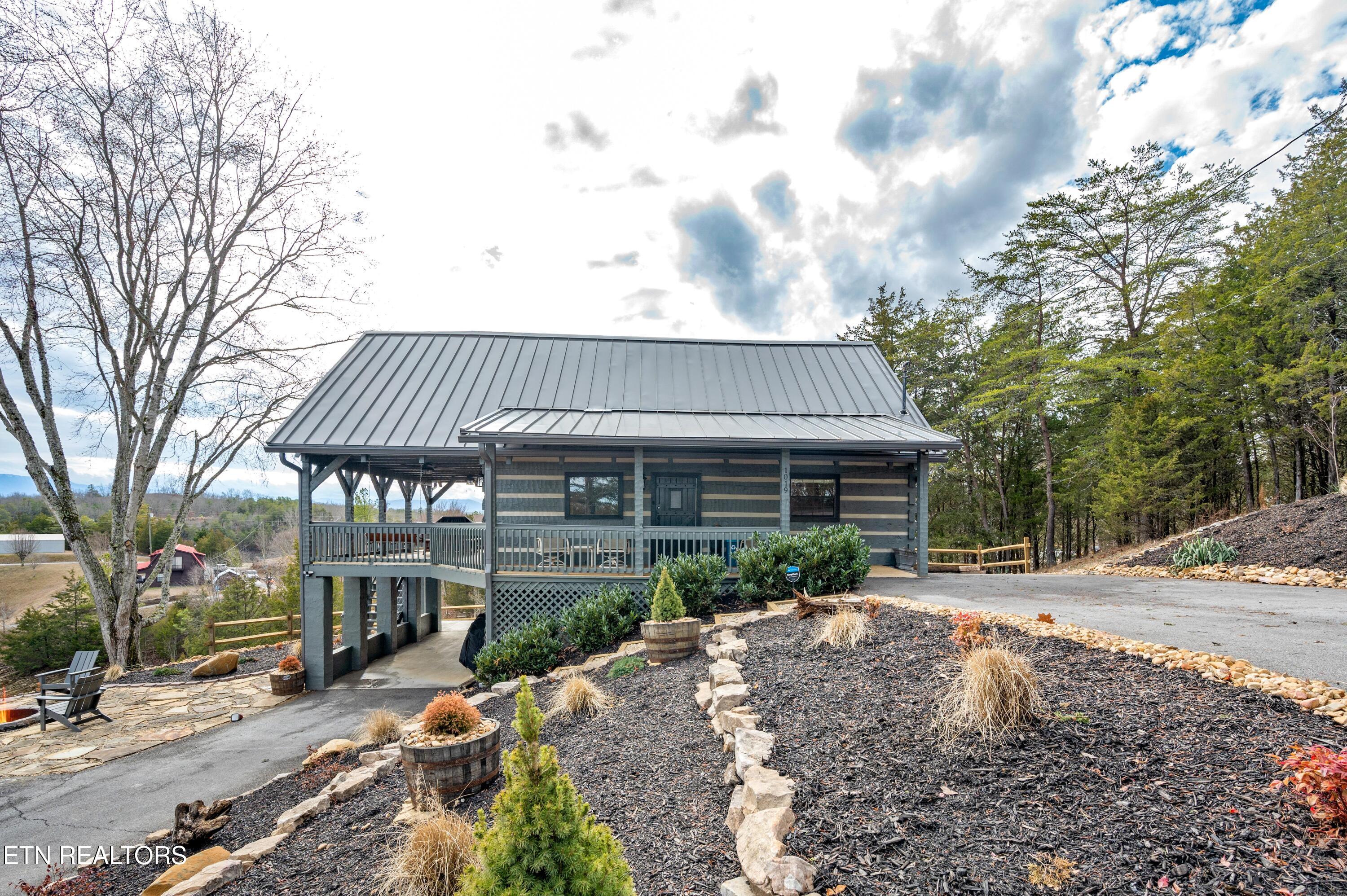 1019 Moonside Lane