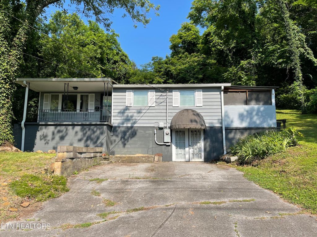 Photo of 404 Marshal St, Clinton, TN 37716 (MLS # 1303337)