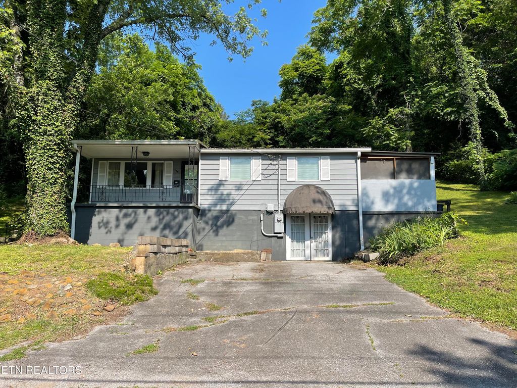 Photo of 404 Marshal St, Clinton, TN 37716 (MLS # 1303337)