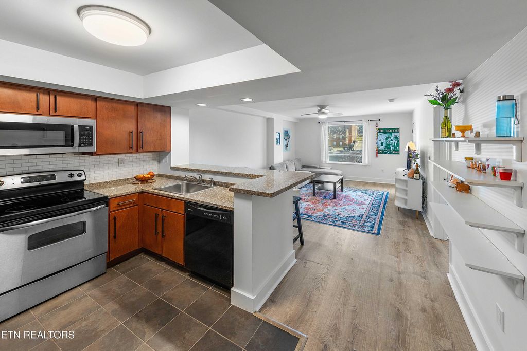 Photo of 1735 Lake Ave #405, Knoxville, TN 37916 (MLS # 1317304)