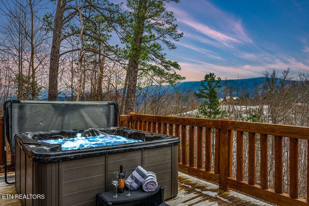 Photo of 1032 Twin Oaks Rd, Gatlinburg, TN 37738 (MLS # 1332289)