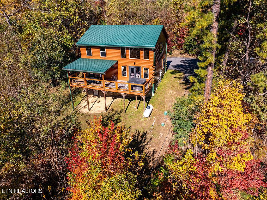 Photo of 1032 Twin Oaks Rd, Gatlinburg, TN 37738 (MLS # 1332289)