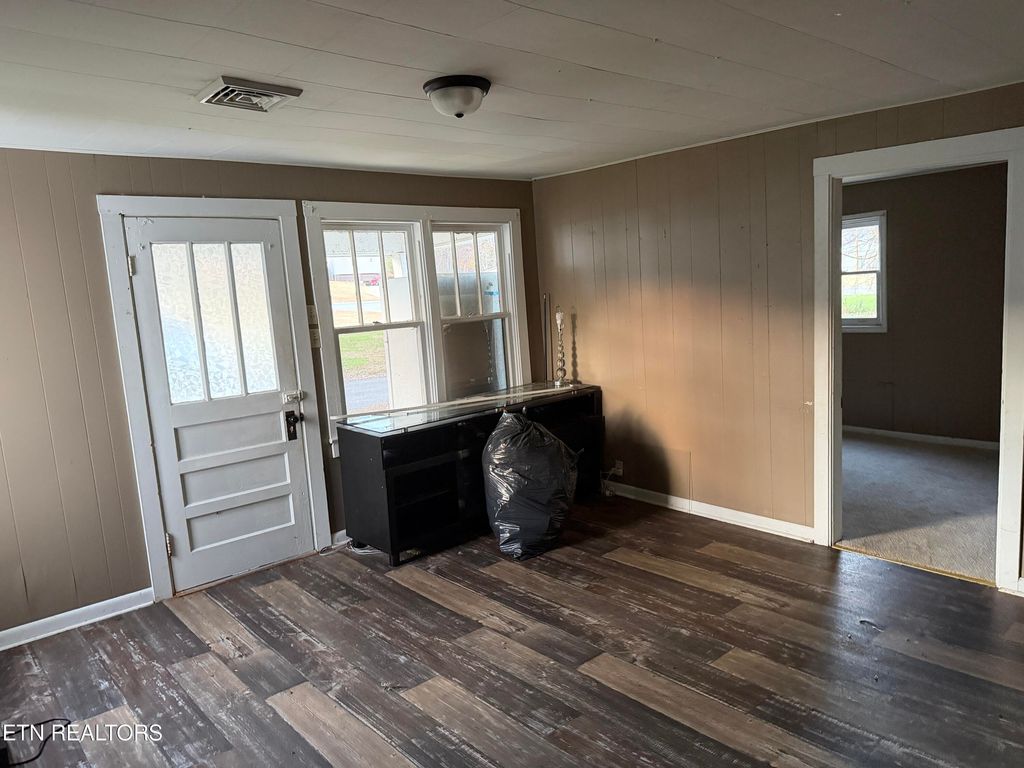 Photo of 120 Poplar St, Harriman, TN 37748 (MLS # 1322017)