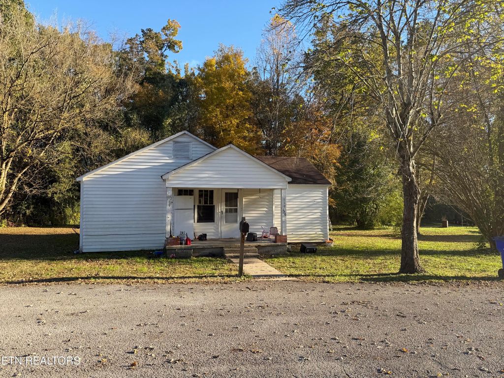 Photo of 120 Poplar St, Harriman, TN 37748 (MLS # 1322017)