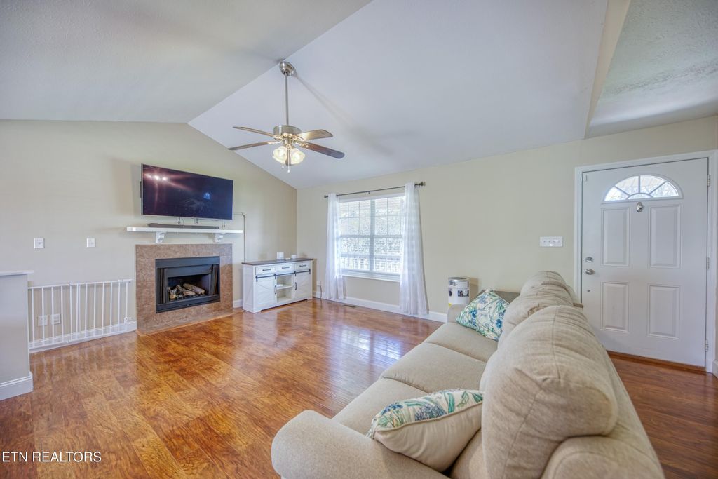 Photo of 1532 N Courtney Oak Lane, Knoxville, TN 37938 (MLS # 1336702)