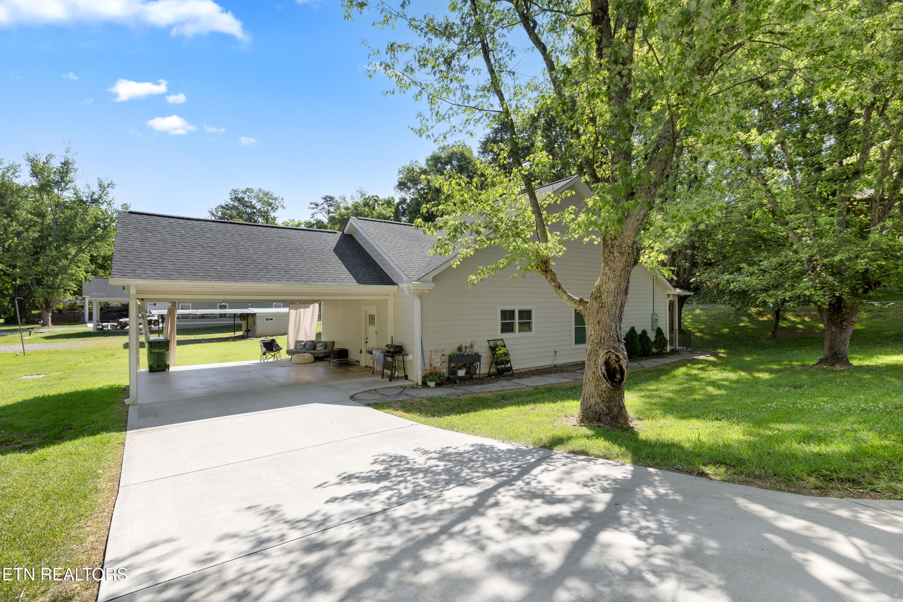 1019 Broyles Ave