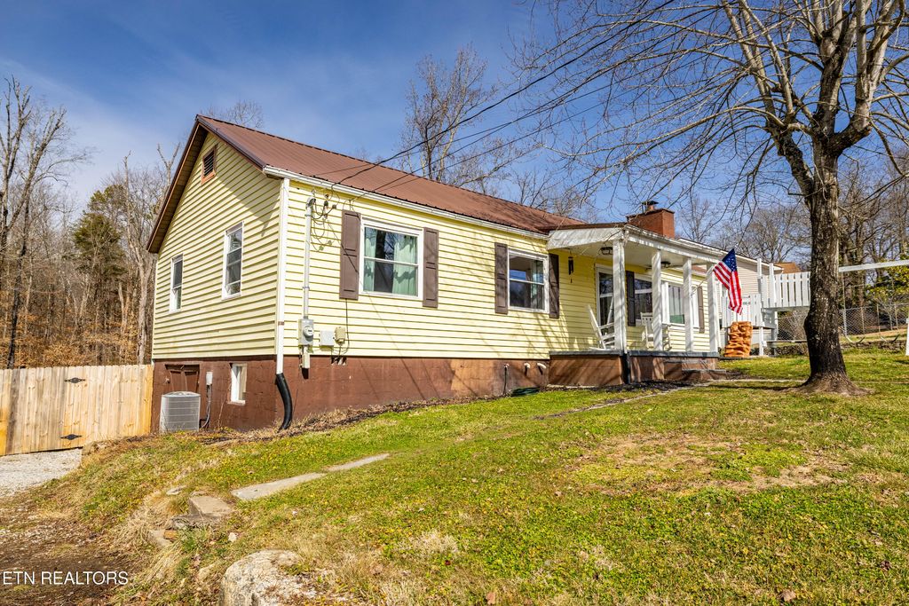 Photo of 135 Dogwood Court, Harriman, TN 37748 (MLS # 1329743)