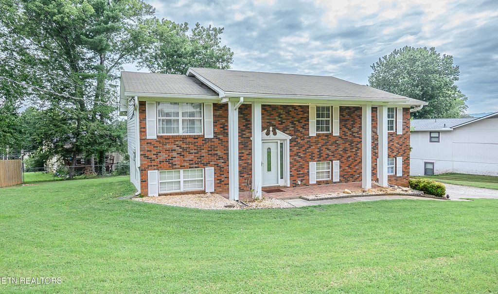 Photo of 704 N Whispering Oaks Circle, Powell, TN 37849 (MLS # 1311618)