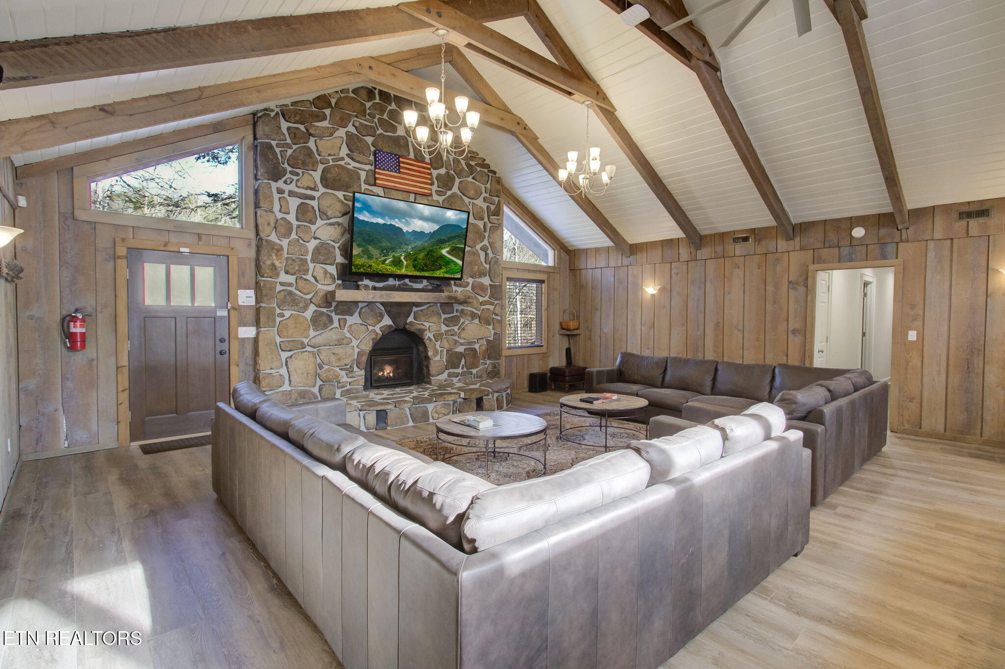 Walland, Tennessee, 37886, United States, 7 Bedrooms Bedrooms, ,6 BathroomsBathrooms,Residential,Active,2038159