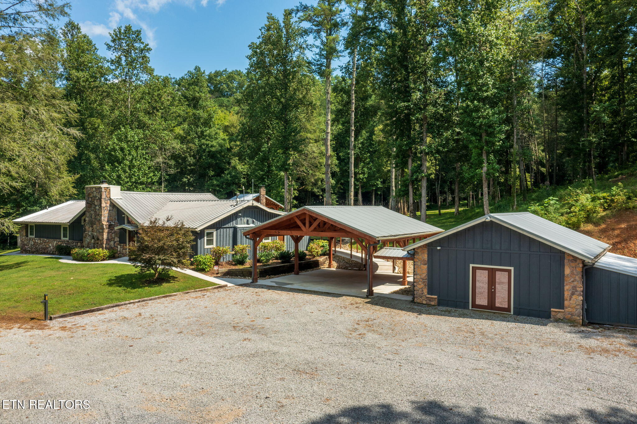 Walland, Tennessee, 37886, United States, 7 Bedrooms Bedrooms, ,6 BathroomsBathrooms,Residential,Active,2038159