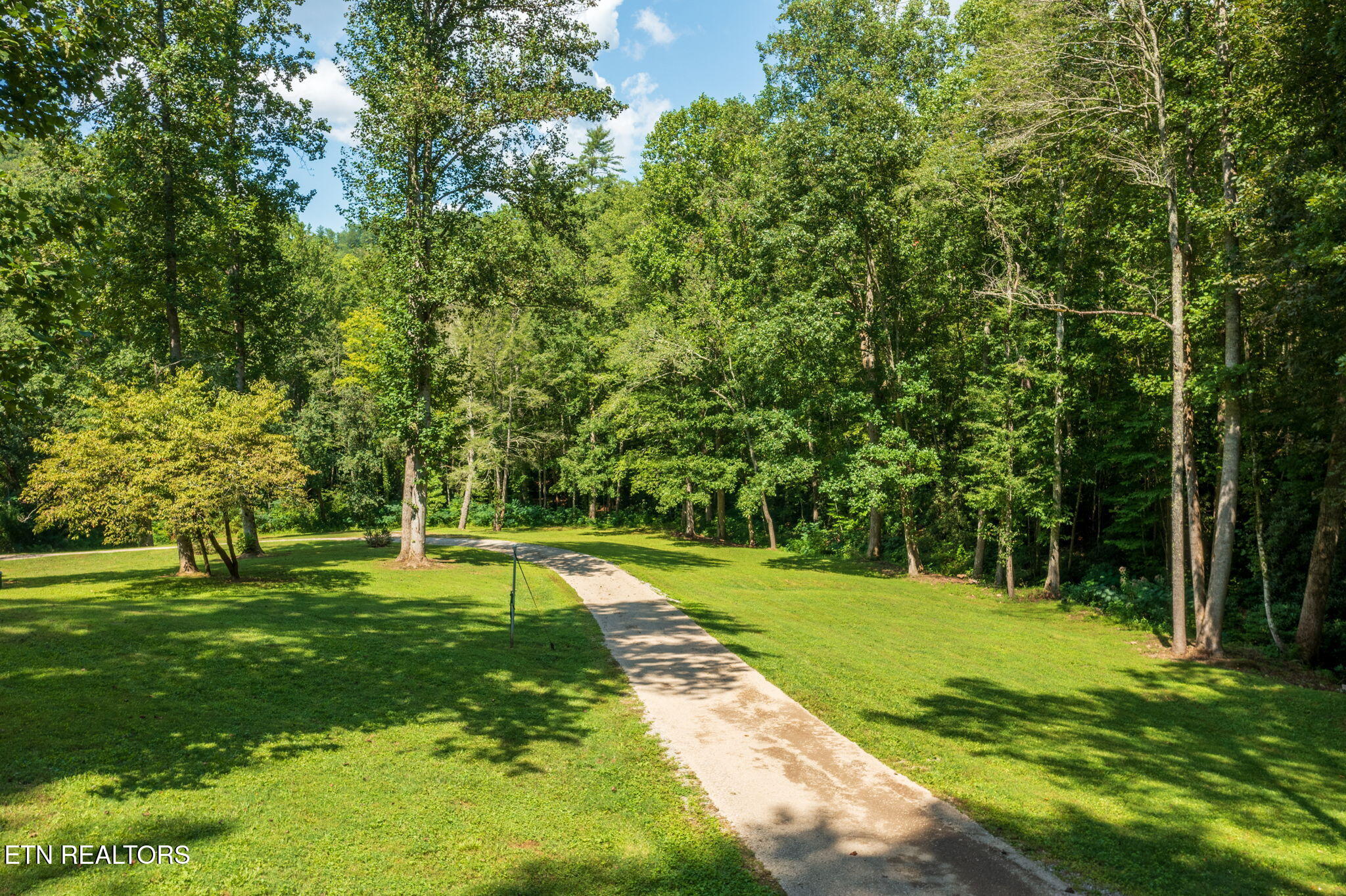 Walland, Tennessee, 37886, United States, 7 Bedrooms Bedrooms, ,6 BathroomsBathrooms,Residential,Active,2038159