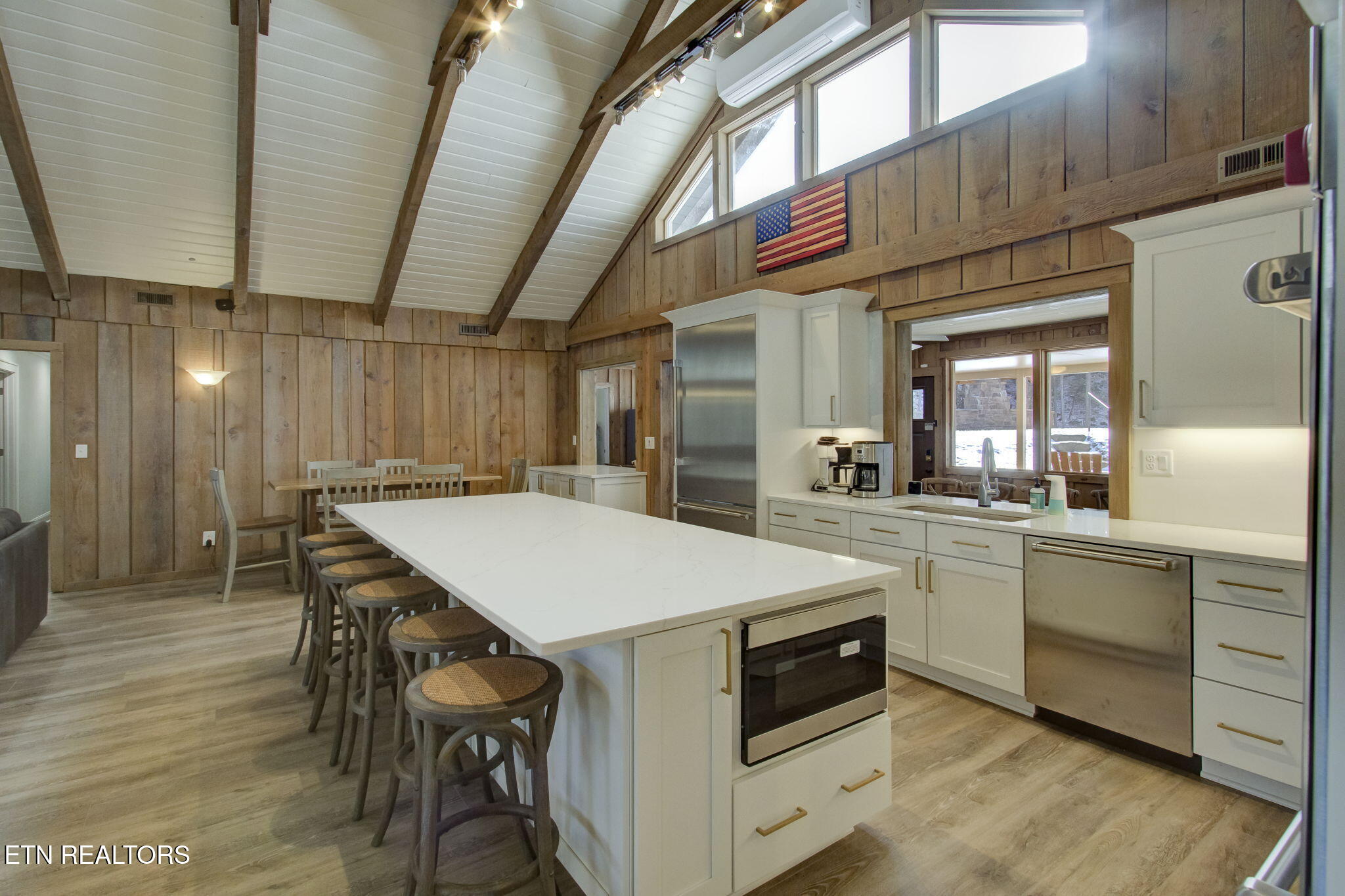Walland, Tennessee, 37886, United States, 7 Bedrooms Bedrooms, ,6 BathroomsBathrooms,Residential,Active,2038159