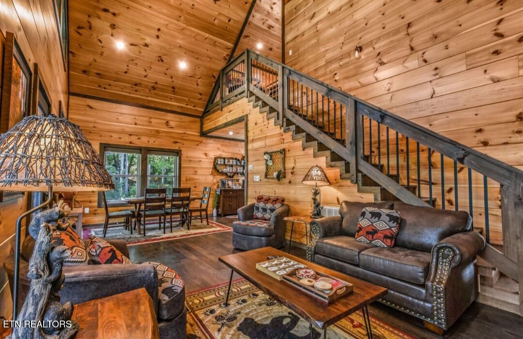 1215 Honeysuckle Lane