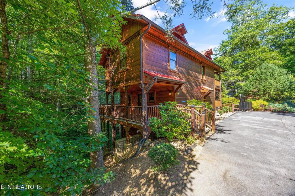Photo of 1827 Elk Springs Way, Gatlinburg, TN 37738 (MLS # 1333422)