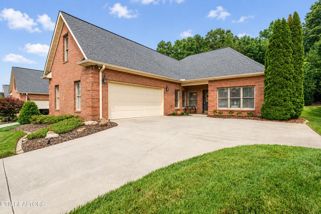 Photo of 170 Valleyview Drive, Lenoir City, TN 37772 (MLS # 1348797)