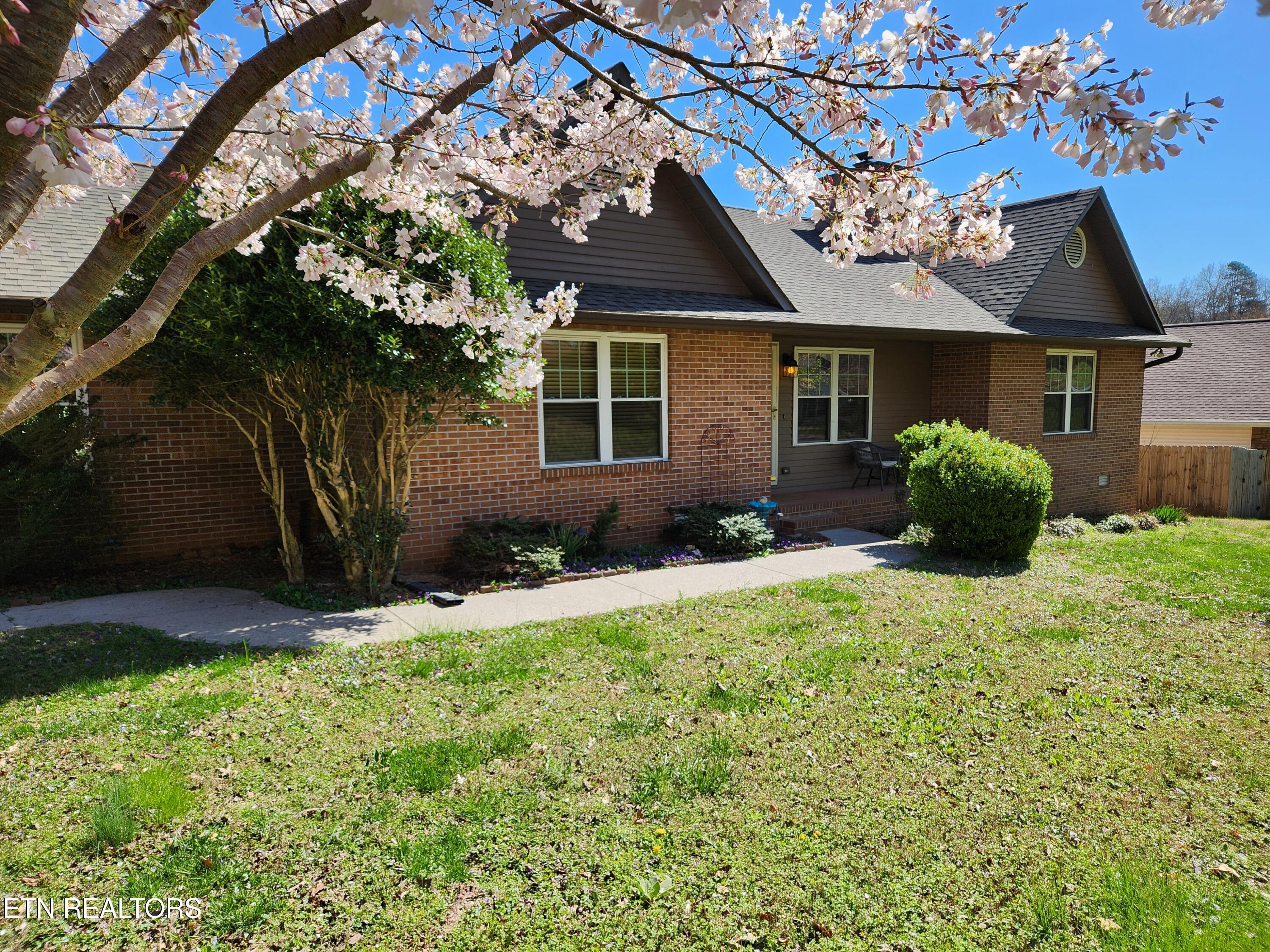 3232 Fairoaks Drive