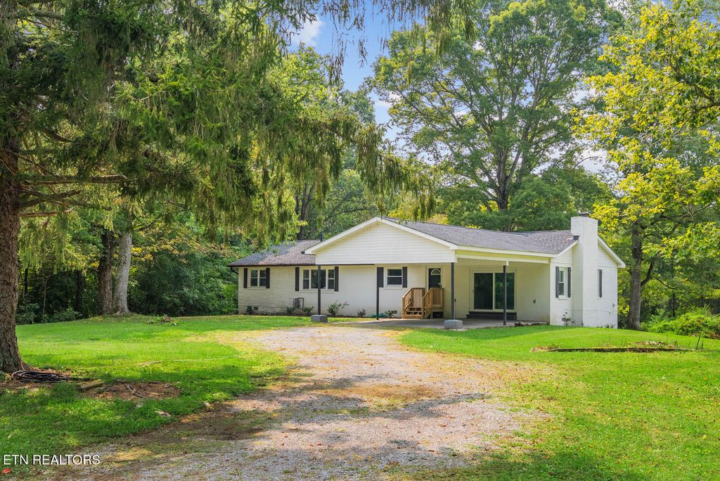 Photo of 3571 Sparta Hwy, Crossville, TN 38572 (MLS # 1314771)