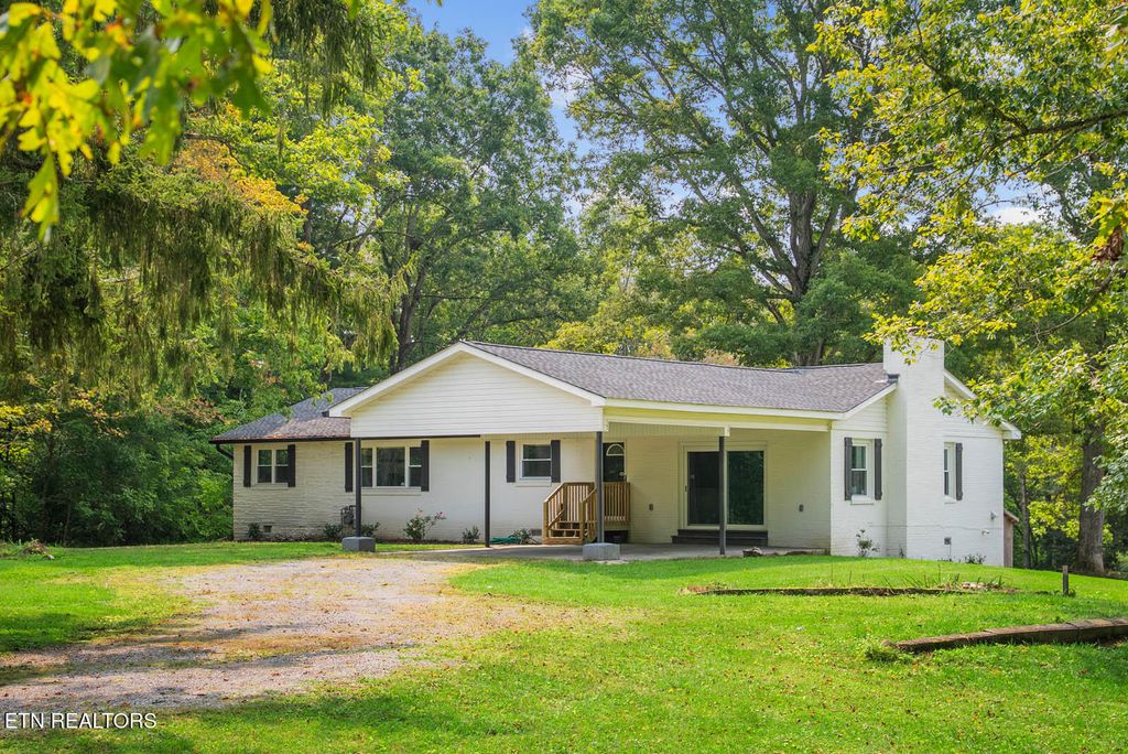 Photo of 3571 Sparta Hwy, Crossville, TN 38572 (MLS # 1314771)