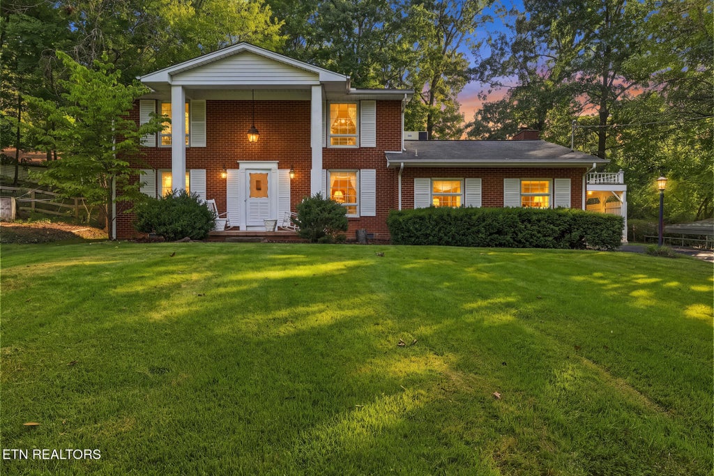 Photo of 7305 Toxaway Drive, Knoxville, TN 37909 (MLS # 1358465)
