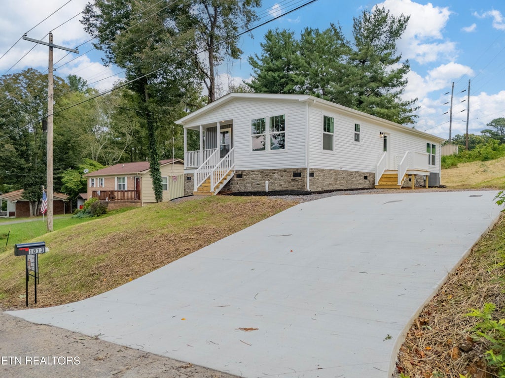 Photo of 1813 Housley Circle, Morristown, TN 37814 (MLS # 1352333)