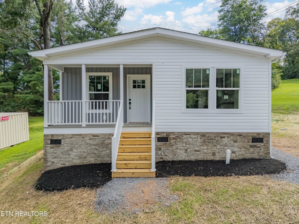 Photo of 1813 Housley Circle, Morristown, TN 37814 (MLS # 1352333)
