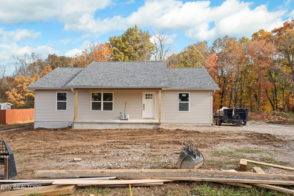 Photo of 97 E Ridge Drive, Crossville, TN 38555 (MLS # 1320586)