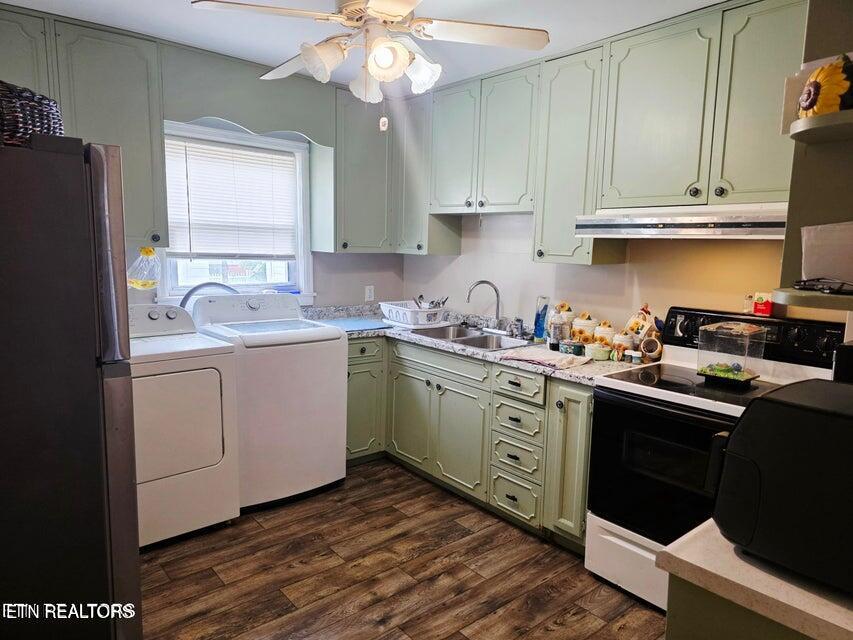 Photo of 404 E 4th St, LaFollette, TN 37766 (MLS # 1354535)