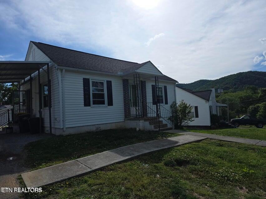 Photo of 404 E 4th St, LaFollette, TN 37766 (MLS # 1354535)