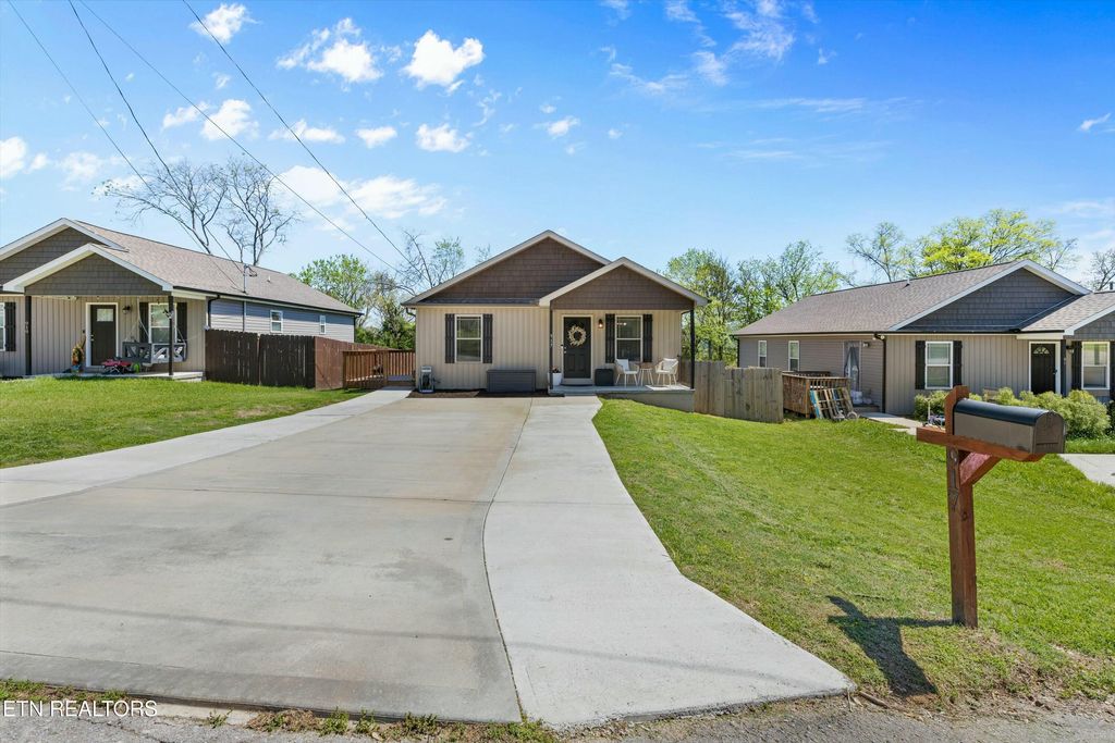 Photo of 917 Loy St, Clinton, TN 37716 (MLS # 1296782)