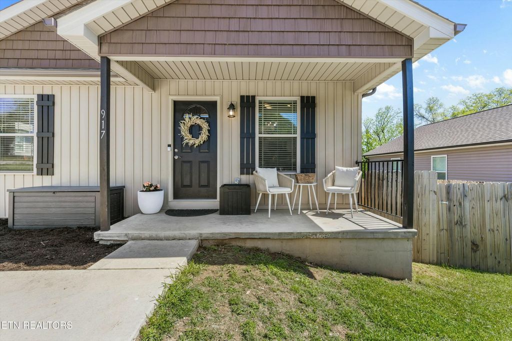 Photo of 917 Loy St, Clinton, TN 37716 (MLS # 1296782)