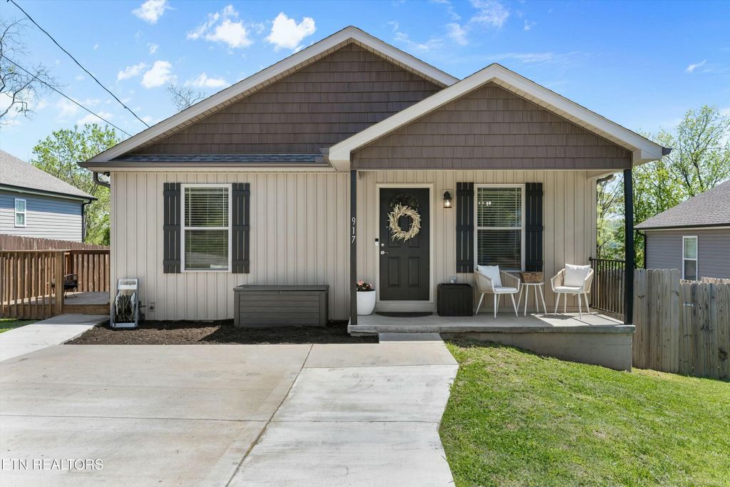 Photo of 917 Loy St, Clinton, TN 37716 (MLS # 1296782)