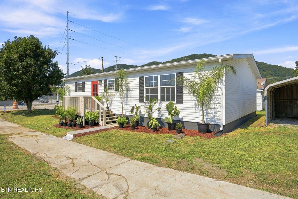 Photo of 200 N Indiana Ave, LaFollette, TN 37766 (MLS # 1354584)
