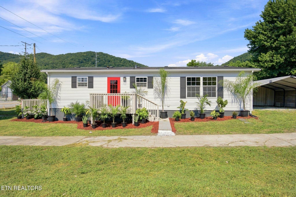 Photo of 200 N Indiana Ave, LaFollette, TN 37766 (MLS # 1354584)