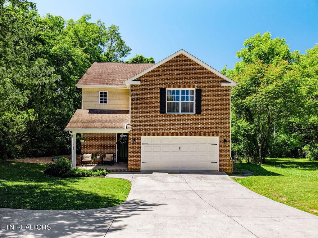 Photo of 327 Brown School Rd, Maryville, TN 37804 (MLS # 1341335)