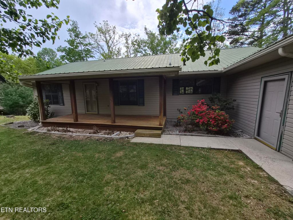 Photo of 1016 Hickory Hill Drive, Jamestown, TN 38556 (MLS # 1337369)
