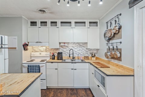 Tiny photo for 1906 Price Ave, Knoxville, TN 37920 (MLS # 1354946)