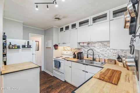 Tiny photo for 1906 Price Ave, Knoxville, TN 37920 (MLS # 1354946)