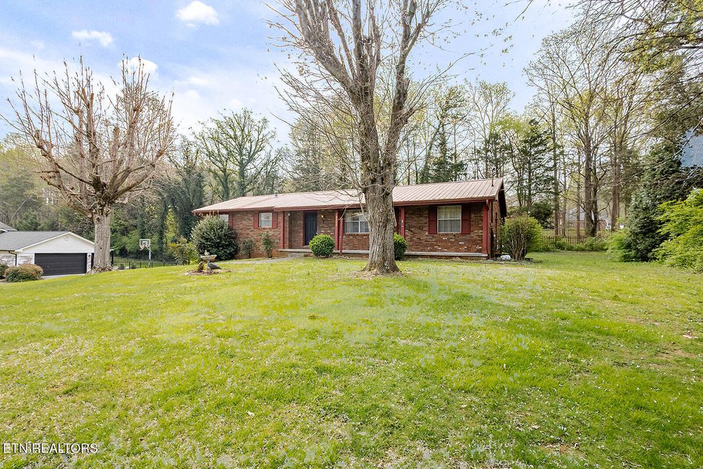 Photo of 10604 Pinedale Drive, Knoxville, TN 37922 (MLS # 1334974)