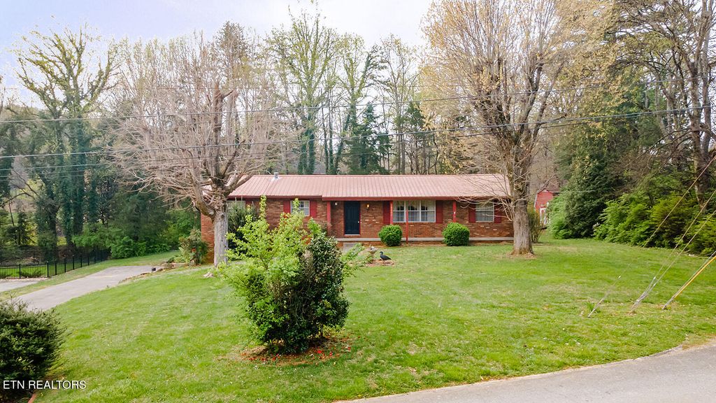 Photo of 10604 Pinedale Drive, Knoxville, TN 37922 (MLS # 1334974)