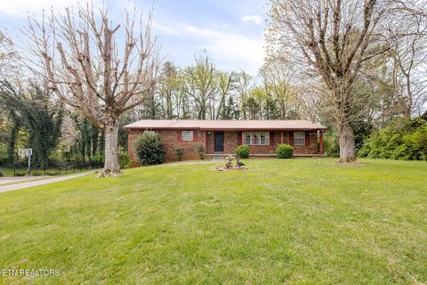 Photo of 10604 Pinedale Drive, Knoxville, TN 37922 (MLS # 1334974)
