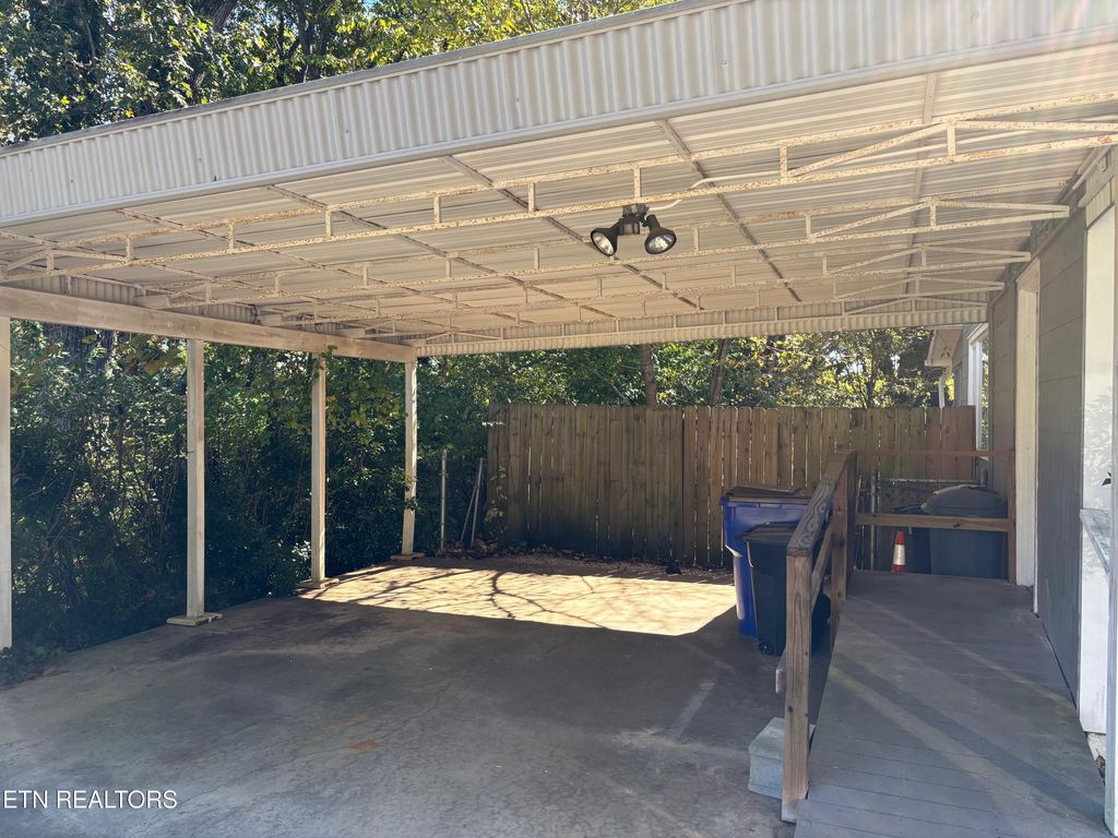 Photo of 27 Outer Drive, Oak Ridge, TN 37830 (MLS # 1318739)