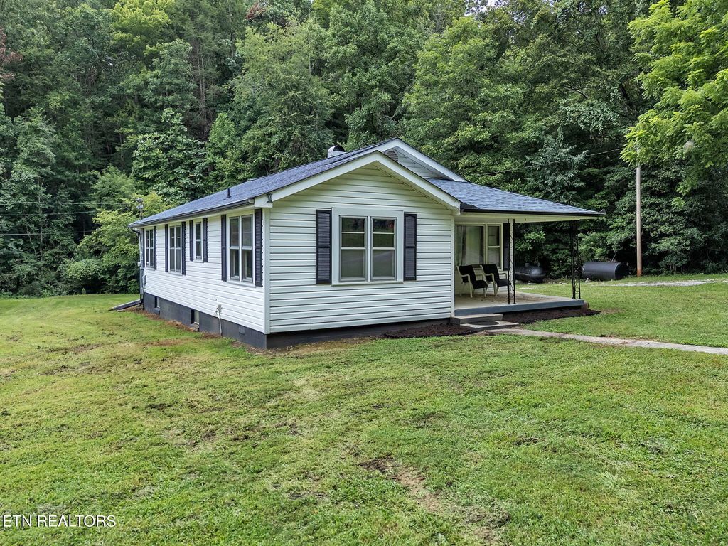 Photo of 118 N Meredith Rd, Pioneer, TN 37847 (MLS # 1311532)