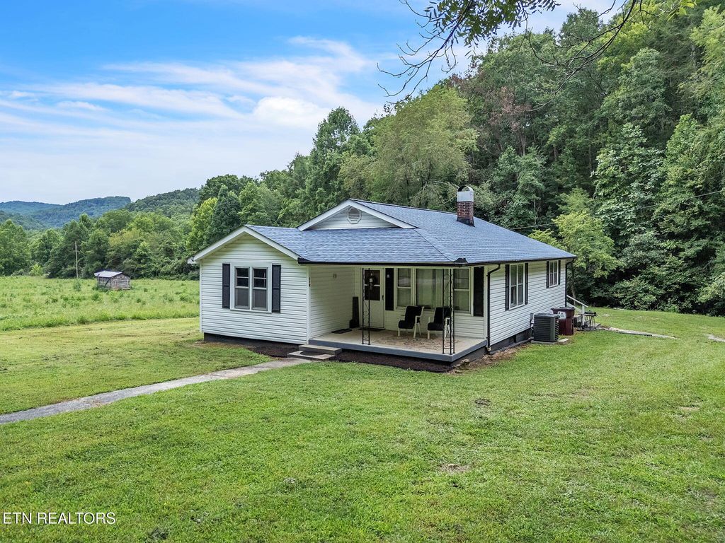 Photo of 118 N Meredith Rd, Pioneer, TN 37847 (MLS # 1311532)