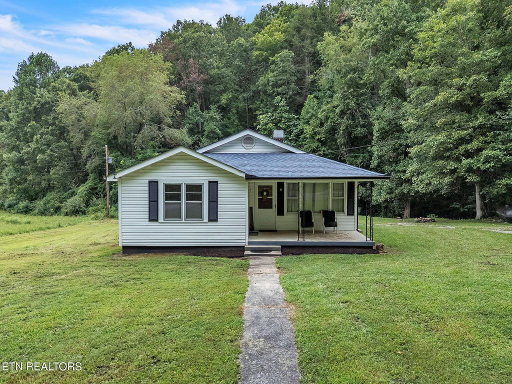 Photo of 118 N Meredith Rd, Pioneer, TN 37847 (MLS # 1311532)