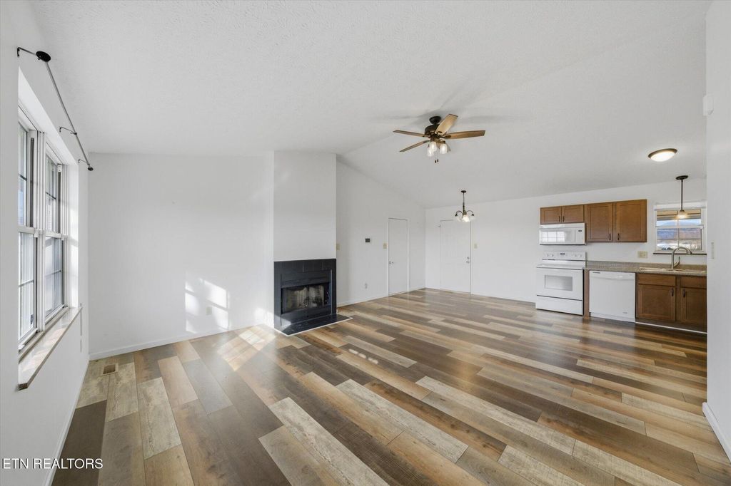 Photo of 7324 Oak Chase Rd, Knoxville, TN 37918 (MLS # 1325067)