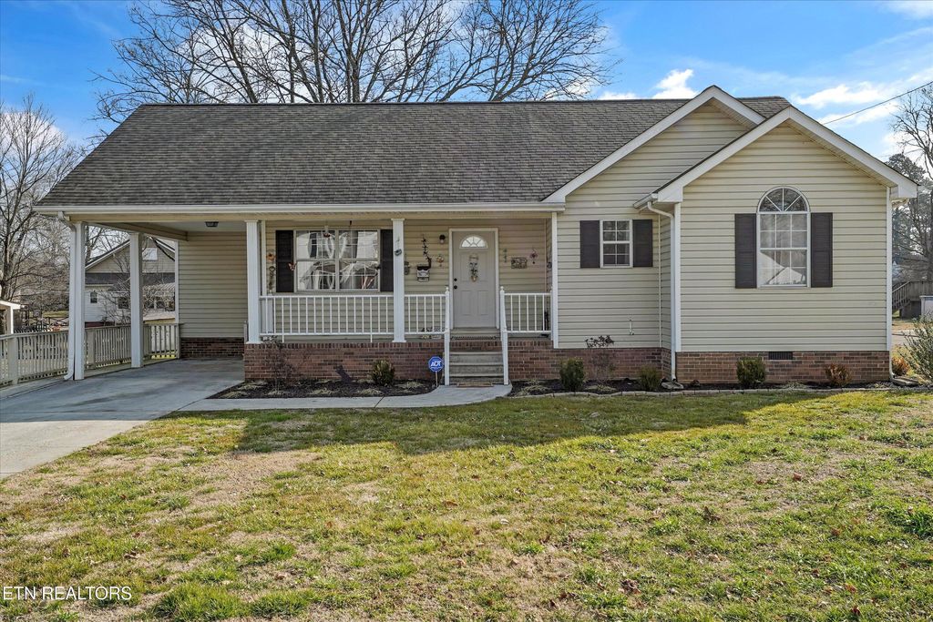 Photo of 525 Monroe St, Madisonville, TN 37354 (MLS # 1329580)