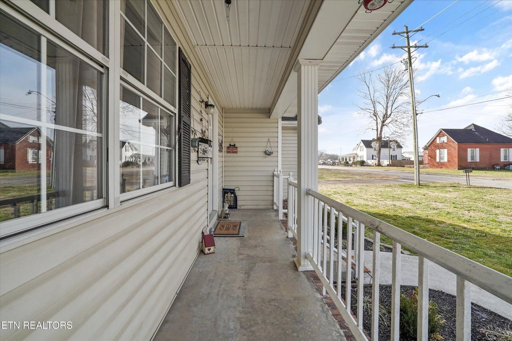 Photo of 525 Monroe St, Madisonville, TN 37354 (MLS # 1329580)