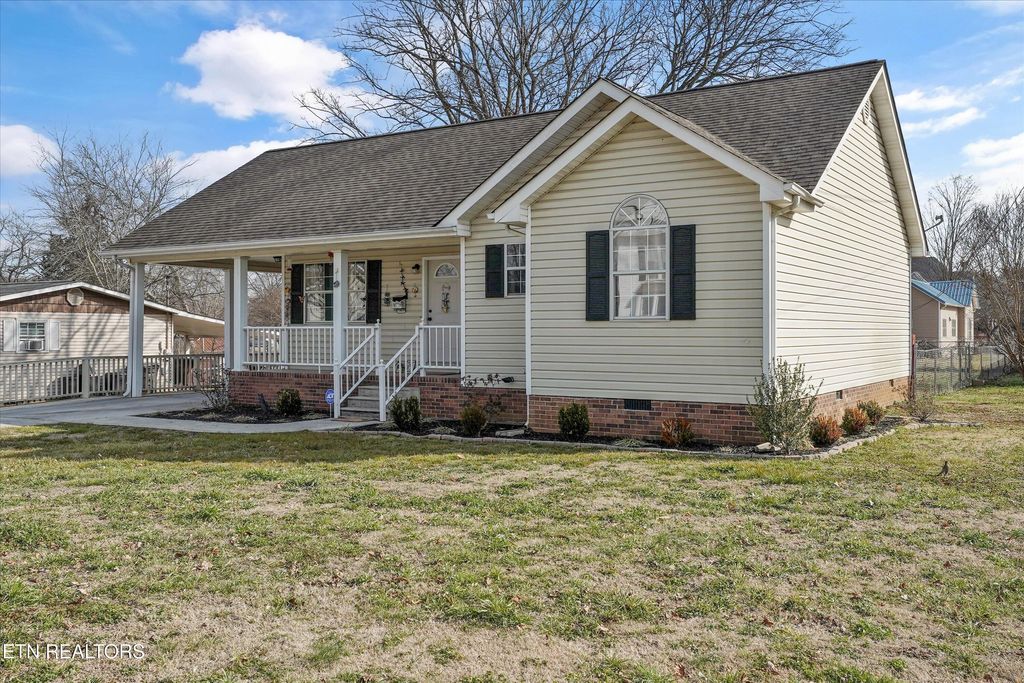 Photo of 525 Monroe St, Madisonville, TN 37354 (MLS # 1329580)